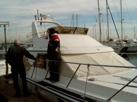 Corniche 31 vor dem Kran