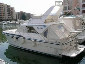 Corniche  31 Coconut am Liegeplatz