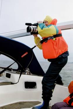 MLP Video Kameramann bei den Aufnahmen im Sturm
