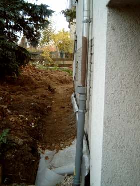 Restgraben auf der Garagenseite
