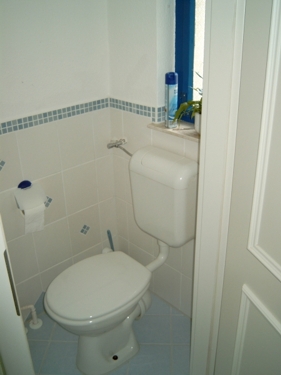 fertiges G�ste-WC - Blau-wei� f�r das maritimen Flair